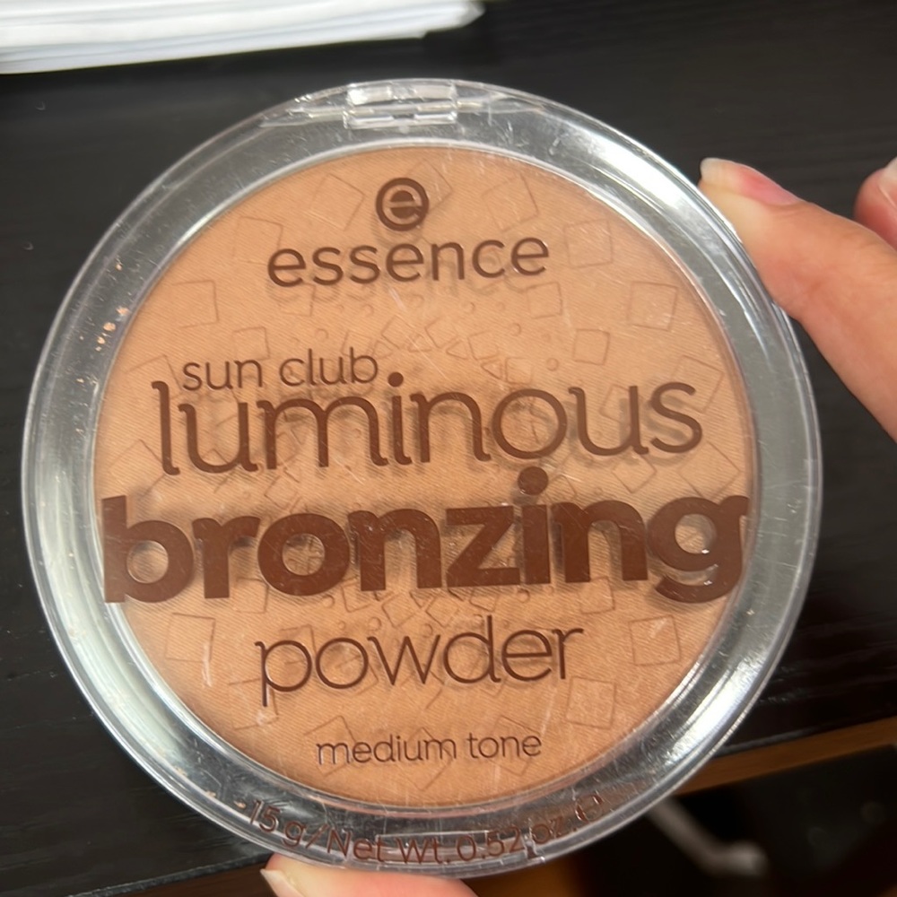 Essence medium tone bronzing powder